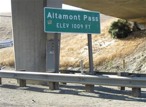 Altamont Pass - 1009 Ft - Elevation Signs on Waymarking.com