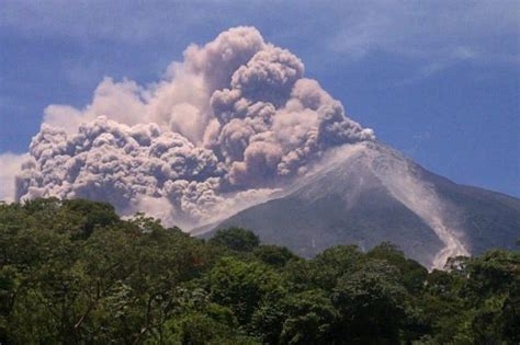 Second of Guatemala's three volcanoes now active -- Earth Changes -- Sott.net