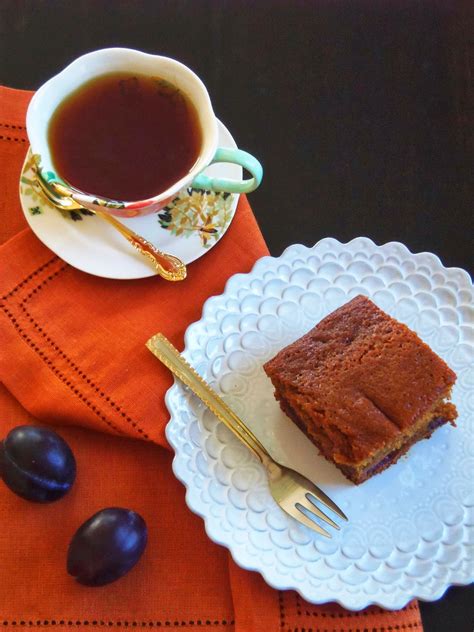 Simply Romanesco: Honey and cinnamon plum cake for turning two!