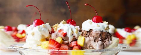 The Best Banana Split Toppings (40+ Delicious Ideas!)