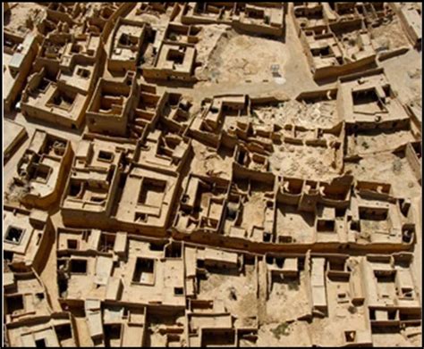 A layout of traditional Saudi houses showing courtyards in every house ...