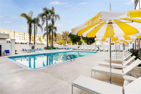 Kick Back and Relax in Style and Comfort: Hotel Lulu Anaheim