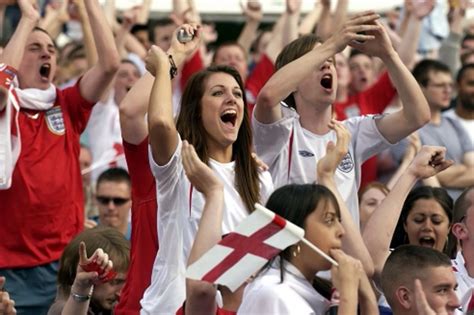 Fans watching England through the years on big screens in Newcastle - Chronicle Live