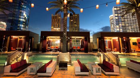 Cosmopolitan, want want want | Las vegas pool, Cosmopolitan las vegas ...