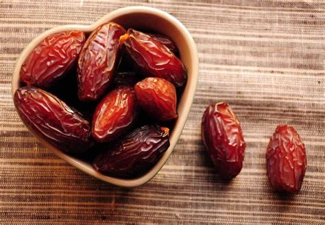 26 Different Types of Dates (Plus Benefits of Eating Them)