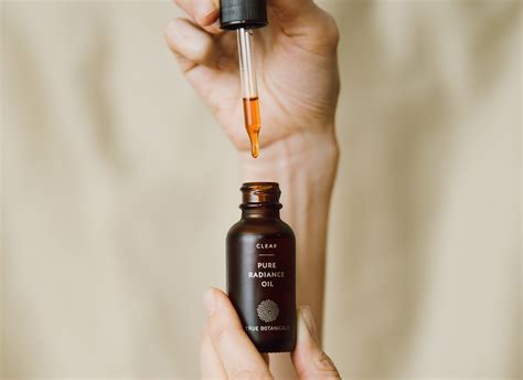 Everything You Need to Know About Face Oil - The Ritual