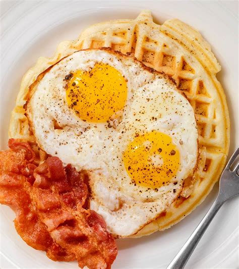 Sunny Queen | Check Out Our Tasty Egg Recipes - Waffles with Fried Eggs and Bacon