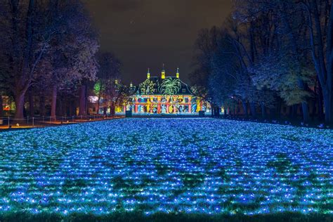 Faszinierende Lichtinstallationen im Christmas Garden Dresden » SACHSEN.TOURS