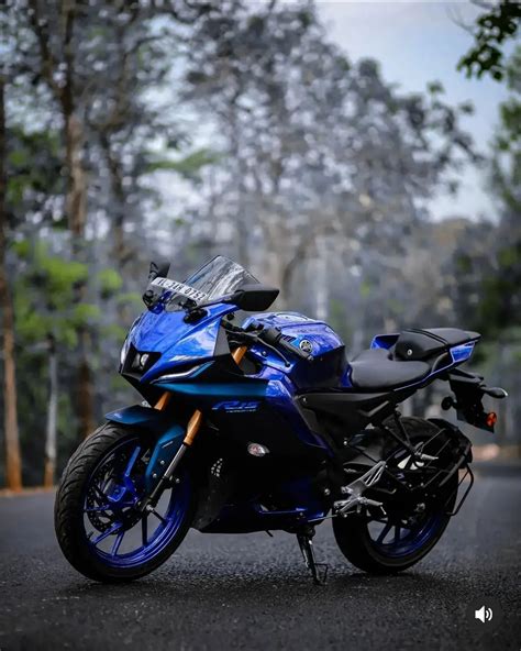 Yamaha R15 V4 on Instagram: “R15V4 vs v3💙💙 🖤💙 @r15v3_vs_v4 📸 @the_46_diopilot DAILY UPDATES ☑️ ...