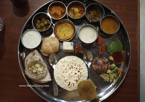 Famous Places to eat in Vadodara – Food tour | Rohal's Diary