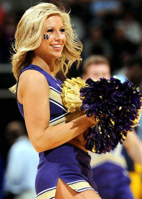 Washington Huskies Cheerleaders [Gallery] | Washington huskies, Cheerleading, Football cheerleaders