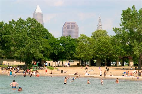 Ohio, Cleveland, Lake Erie, Edgewater Park, swimming, beach ...