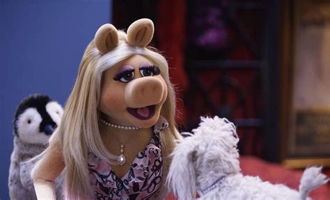 ‘The Muppets’: Changes In New Episodes — Miss Piggy, Kermit Relationship | TVLine