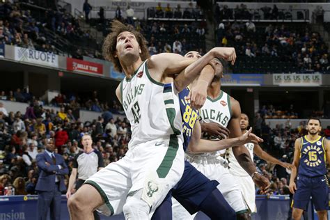 Milwaukee Bucks: Robin Lopez fulfilling much-needed role