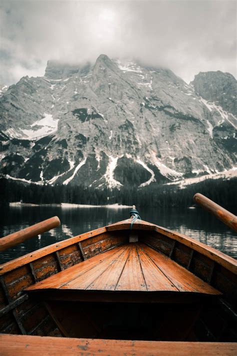 🥇 Image of Wooden boat at a mountain lake - 【FREE PHOTO】 100030672