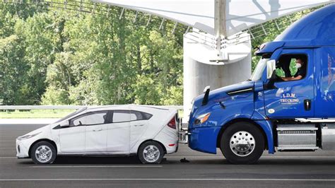 Study shows front crash prevention works for large trucks too