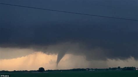 Tornado barrels towards Nebraska highway as twisters rip through US ...