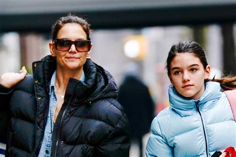 Suri Cruise and Katie Holmes Do Mother-Daughter Dressing in Athleisure ...