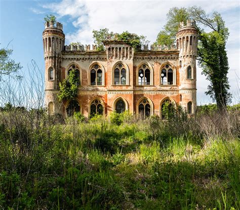 Abandoned villa, Italy : r/interestingasfuck