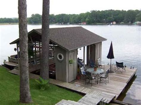 10 Boathouses That Will Blow You Away | House boat, Lake house, Lakefront living