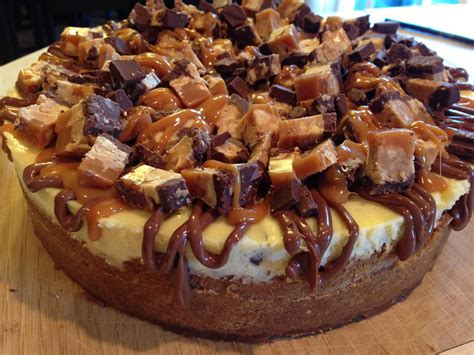 Food-Tastic-Sisters: Snicker Bar Cheesecake