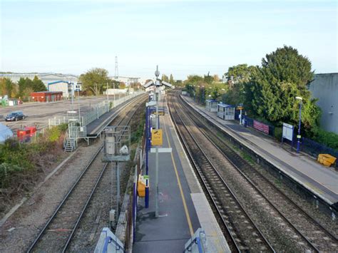 Theale station © Robin Webster cc-by-sa/2.0 :: Geograph Britain and Ireland