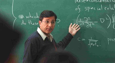 Who is Pervez Hoodbhoy and what did he say about hijab-clad women?