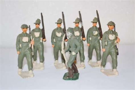 Other Antiques & Collectables - Vintage Metal Soldiers - 7 Pieces for sale in Durban (ID:588799819)