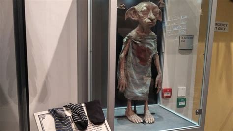 Harry Potter Fans Try to Free Dobby Statue With Socks - ABC News