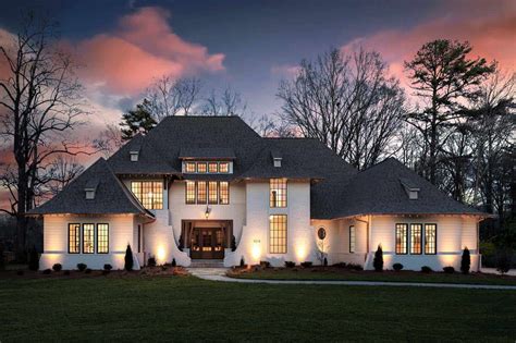 Exceptional home in North Carolina with stylish and inviting interiors