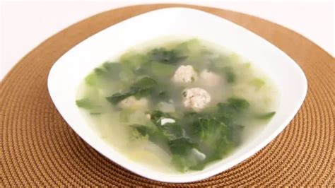 Escarole Soup Recipe - Laura Vitale - everybodylovesitalian.com