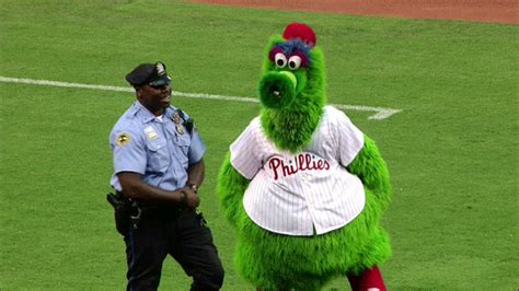 8 Great Phillie Phanatic GIFs