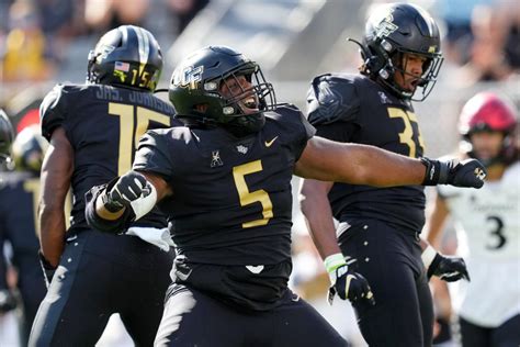 UCF lands 5 football players on American Athletic Conference first team ...