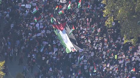 Israel-Hamas war: Hundreds of thousands of protesters gather in London ...