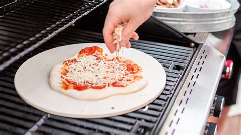 What You Need To Know When Choosing Toppings For Grilled Pizza