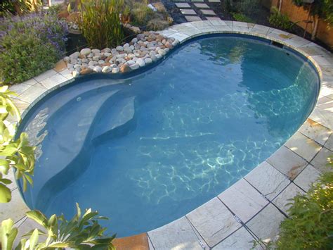 Brilliant Ideas for Small Swimming Pool – HomesFeed