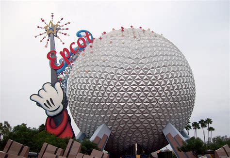 File:Spaceship Earth with Mickey's Wand.jpg - Wikipedia