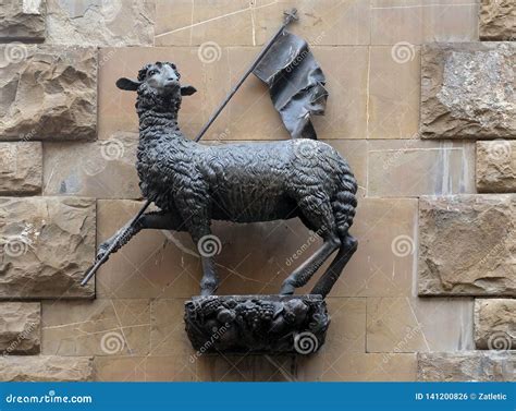 Agnus Dei the Lamb of God Statue, Loggia Del Mercato in Florence Stock ...