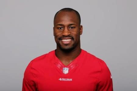 Know the Relationship Status and Net Worth of American Footballer, Vernon Davis