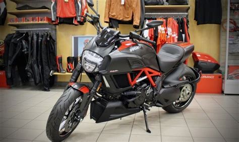 2015 Ducati Diavel Red Carbon - Slaylebrity