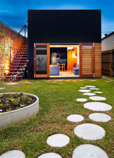 10 Landscaping Ideas For Using Stepping Stones In Your Garden