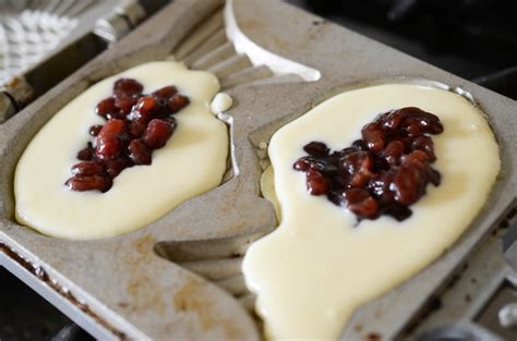 Fish-shaped bread filled with sweet red beans (붕어빵 Bungeoppang ...