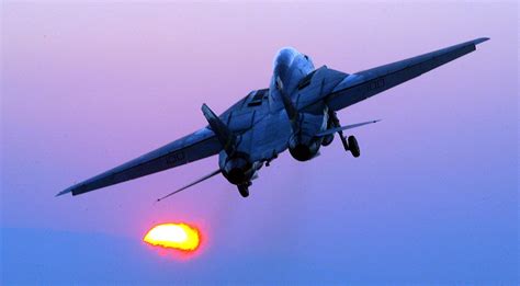 F-14 Tomcat Wing Fully Opened Sunset - AERONEF.NET