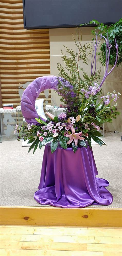 Altar Flowers, Church Flower Arrangements, Ikebana Flower Arrangement ...