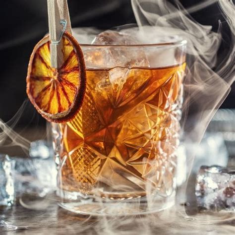 15 Best Smoked Cocktails: Fancy Mixed Drinks 🍸