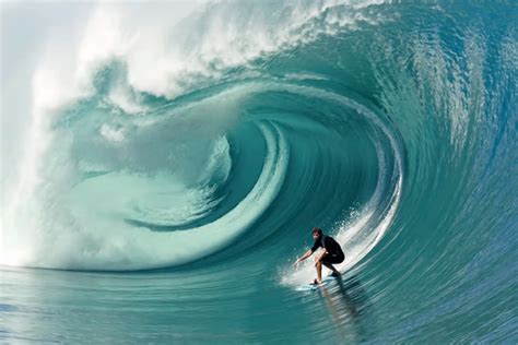 Teahupoo, August 13, 2021: a historic XXL swell hits Tahiti