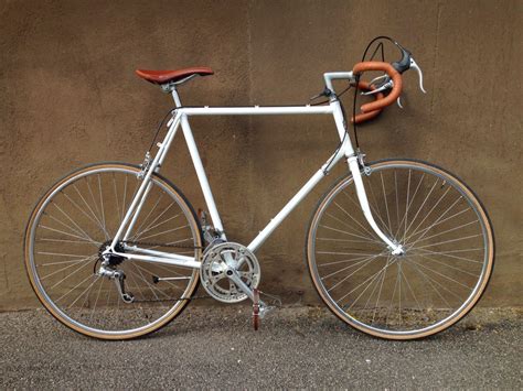 White vintage bicycle! Retro fixie roadbike! | Cykel