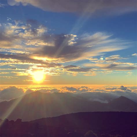 6 Tips for Catching the Haleakala Sunrise - Borders & Bucket Lists