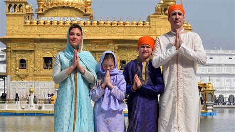 Justin Trudeau Won’t Stop Putting His Hands Together in a Kurta Until ...