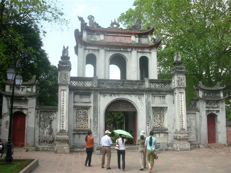 WOMEN TRAVELLING ALONE: Hanoi, Vietnam - Temple of Literature